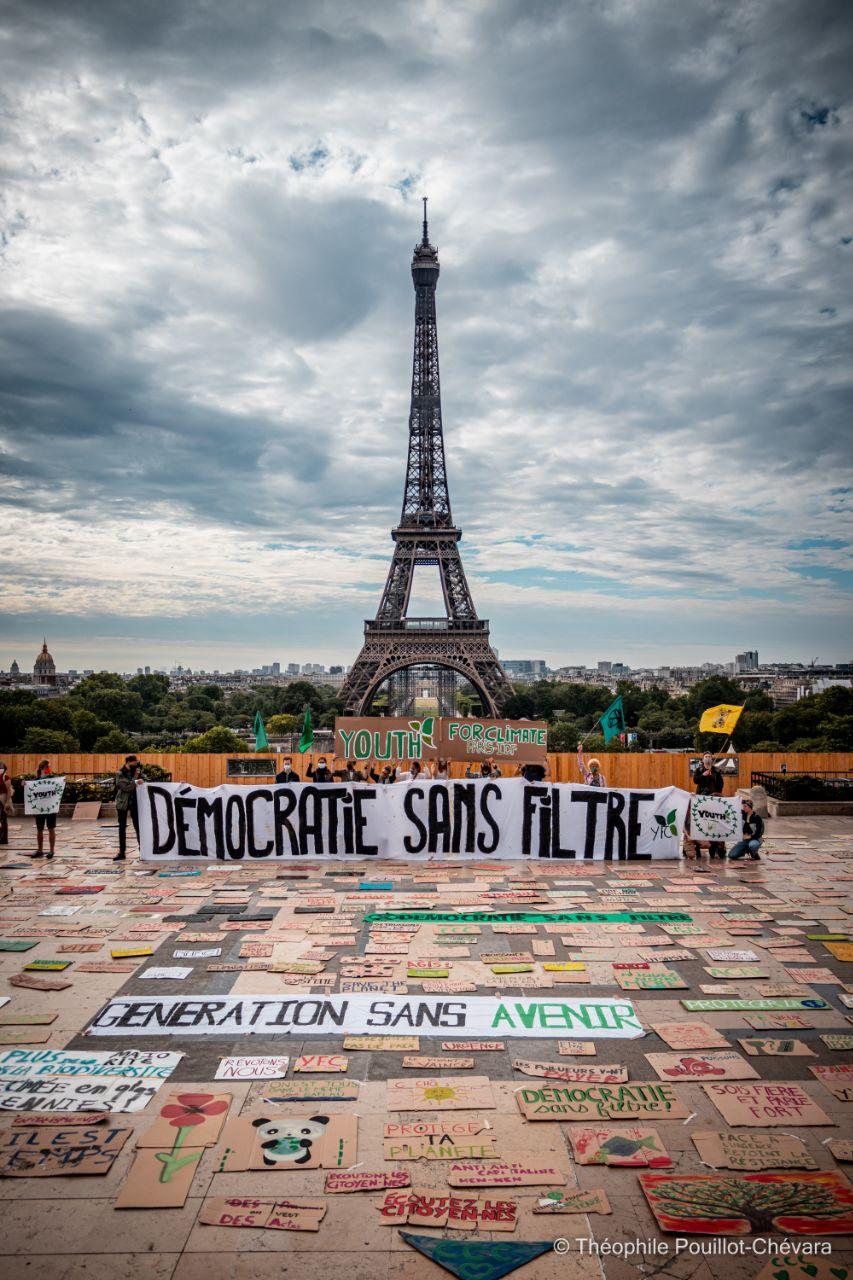 photo_2020-09-13_11-15-17 Action "pancartes" devant la Tour Eiffel à Paris, par les militants de Youth for Climate Paris / Ile de France, le 21 juin
